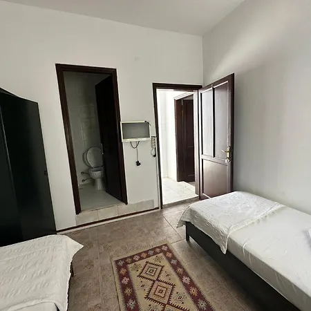 New Sedan Pansiyon イン *